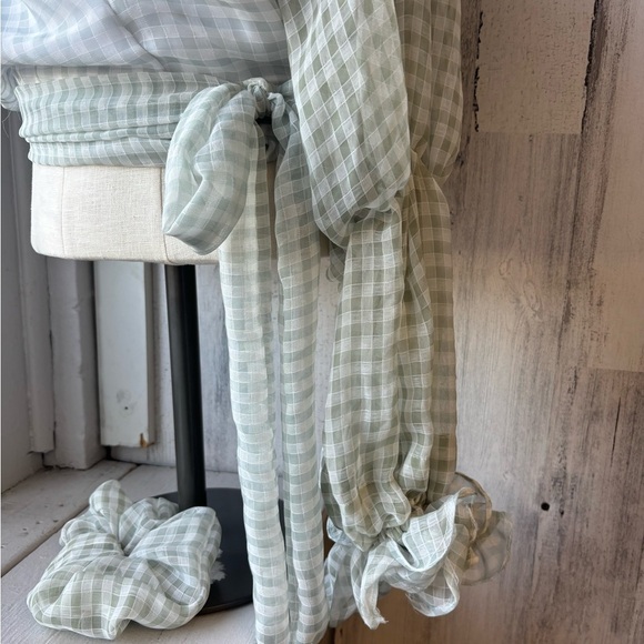 Asymmetrical Sleeve Blouse With Scrunchie - Picture 10 of 10